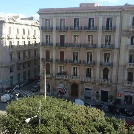 Cavour 124 -guest-room- Couette-café