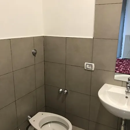 Cavour 124 -guest-room- Couette-café