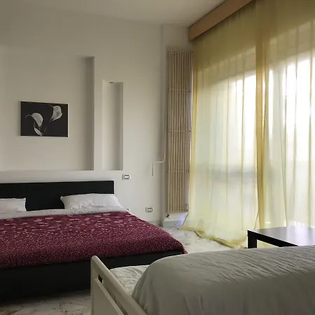 Cavour 124 -guest-room- Couette-café 2*
