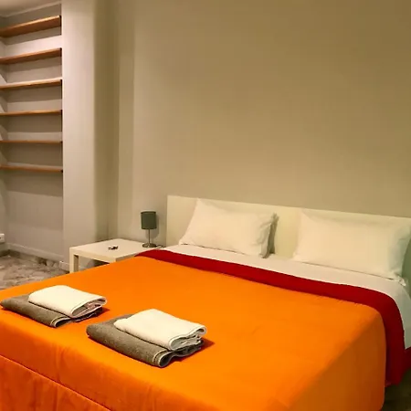 Couette-café Cavour 124 -guest-room- Bari