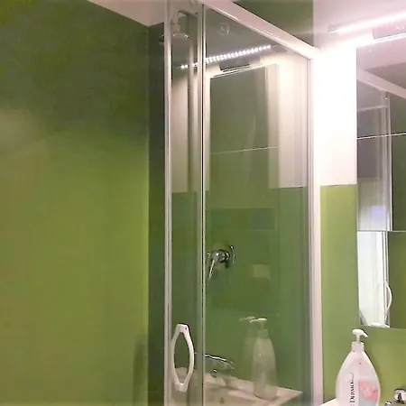 Cavour 124 -guest-room- Couette-café